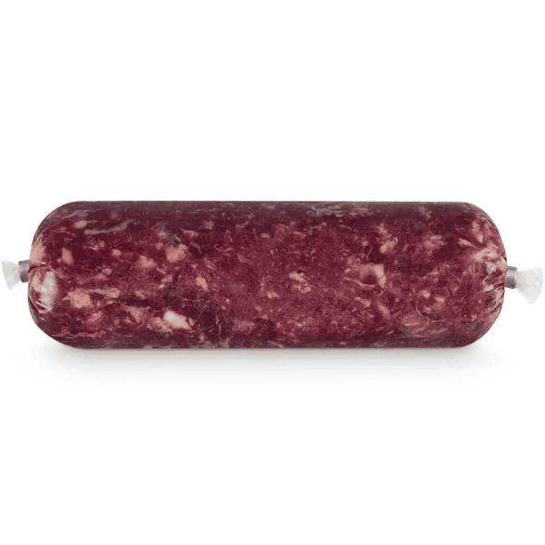 Rindermuskelfleisch gewolft Frostfutter für Hunde und Katzen in der Wurstverpackung